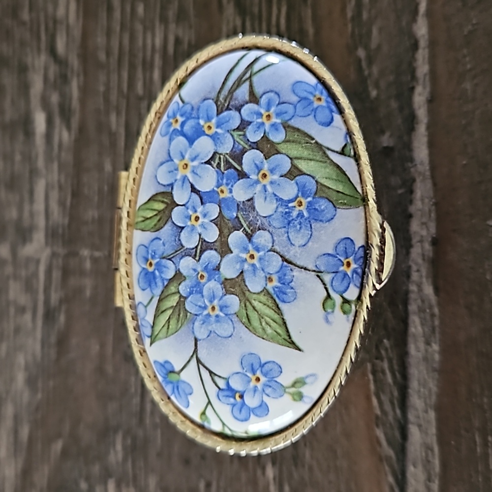 Vintage Porcelain pill box